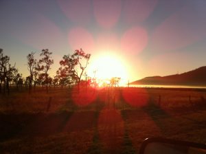 Lever de soleil sur la route du travail Australie